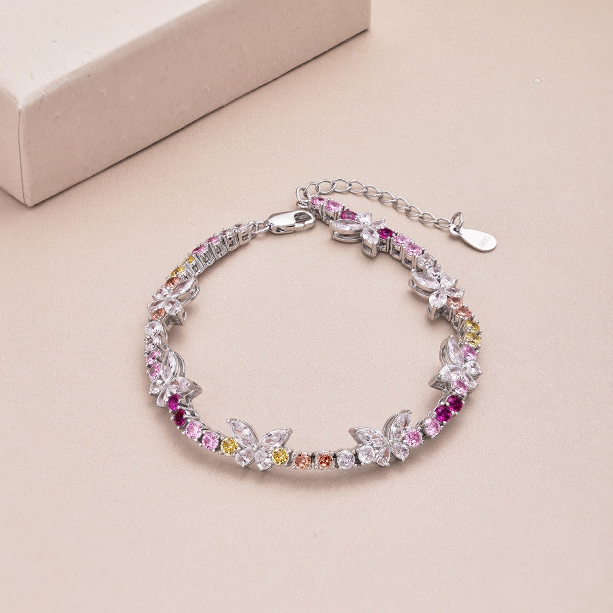 [Luxe Jewelry]Ornate Colorful Butterfly Shape Round Cut Daily Bracelet