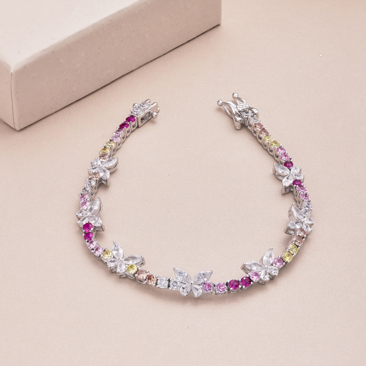 [Luxe Jewelry]Ornate Colorful Butterfly Shape Round Cut Daily Bracelet