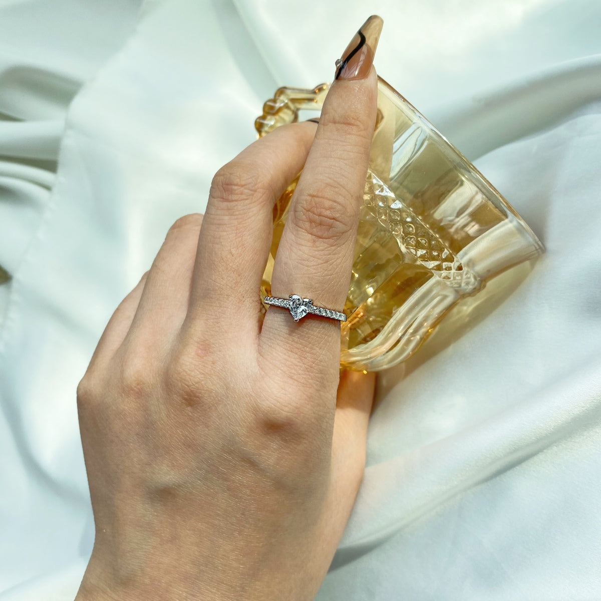 [Luxe Jewelry]0.5 Carat CaratEternity Charming Heart Shape Lover Ring