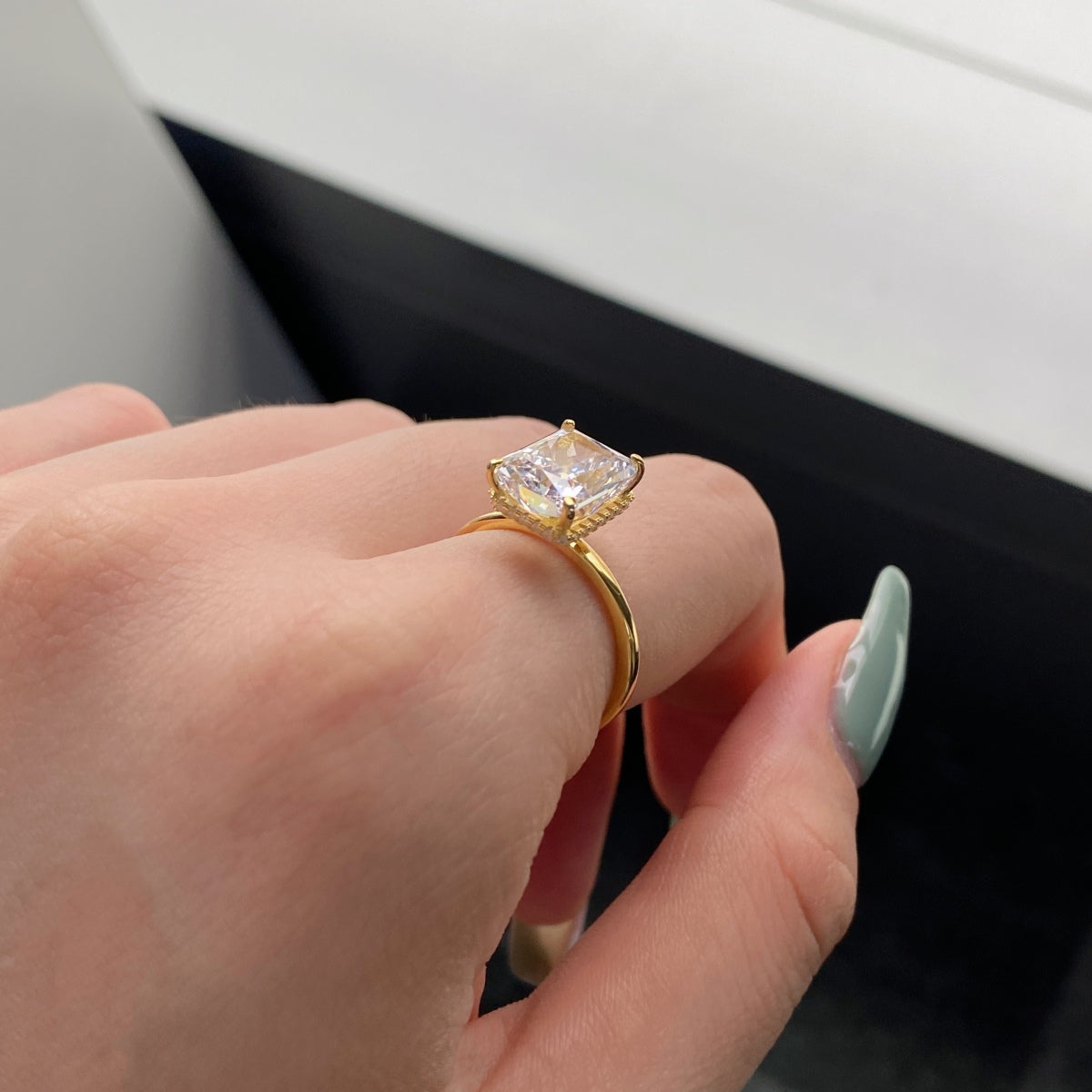 [Luxe Jewelry]4.0 Carat Ornate Enchanting Radiand Cut Banquet Ring