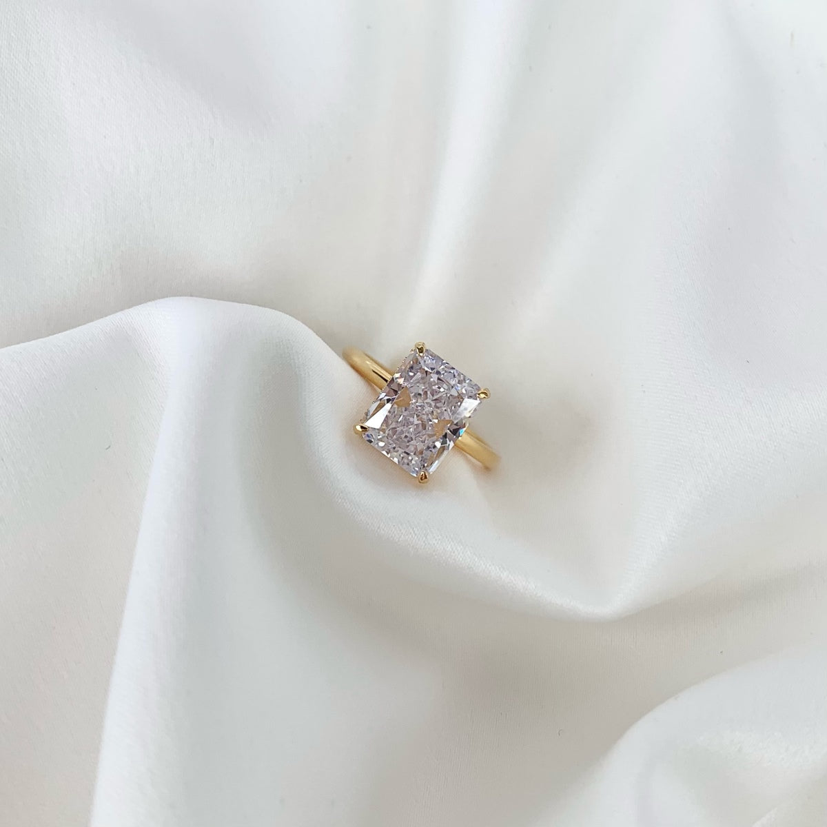 [Luxe Jewelry]4.0 Carat Ornate Enchanting Radiand Cut Banquet Ring