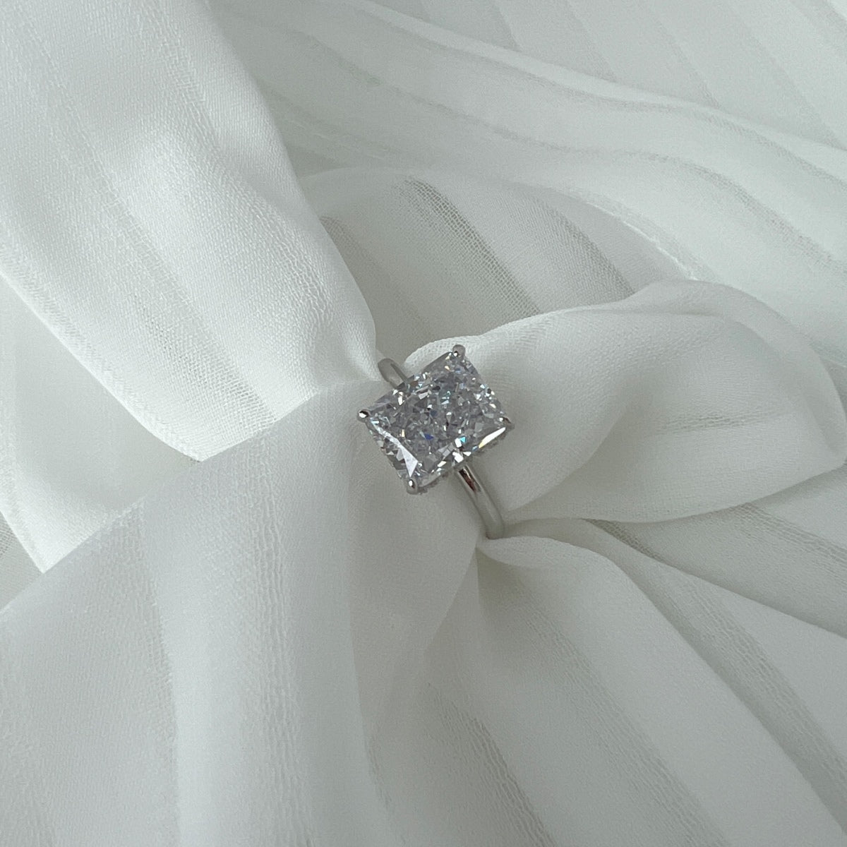 [Luxe Jewelry]4.0 Carat Ornate Enchanting Radiand Cut Banquet Ring
