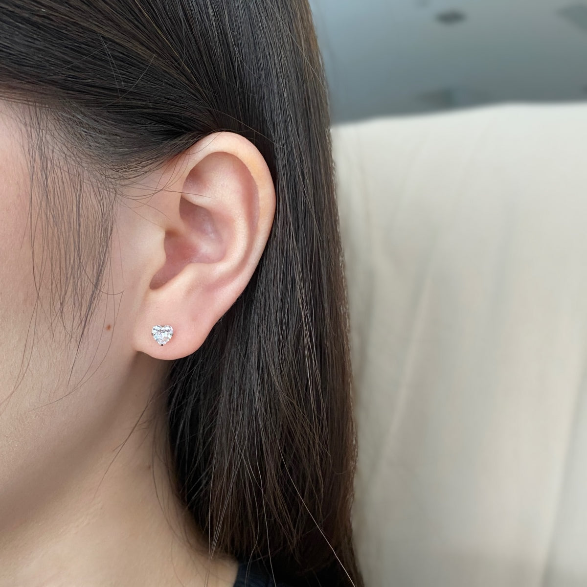 [Luxe Jewelry]Sparkling Heart Shaped Simple Earrings