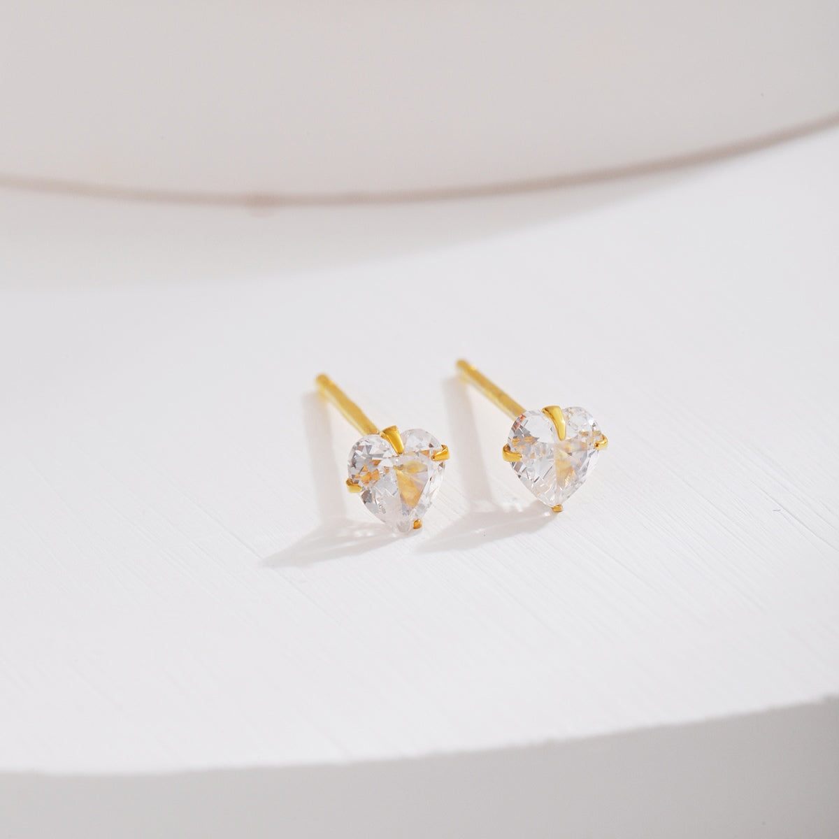 [Luxe Jewelry]Sparkling Heart Shaped Simple Earrings