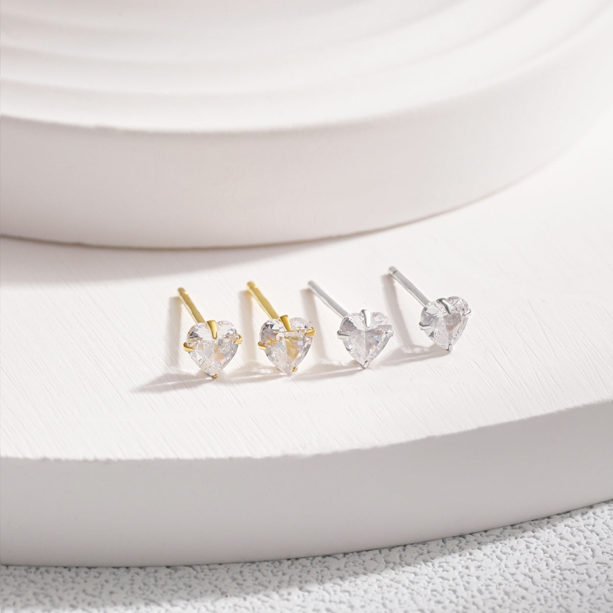 [Luxe Jewelry]Sparkling Heart Shaped Simple Earrings