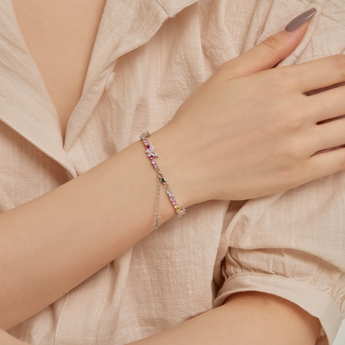 [Luxe Jewelry]Ornate Colorful Butterfly Shape Round Cut Daily Bracelet
