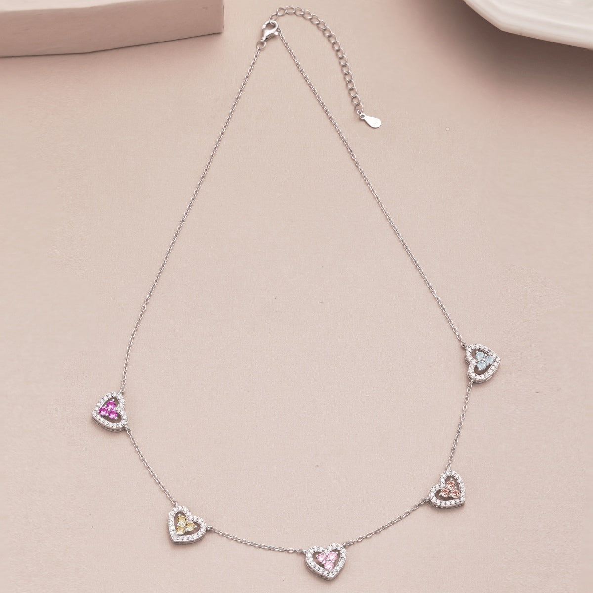 [Luxe Jewelry]Sparkling Five Heart Necklace