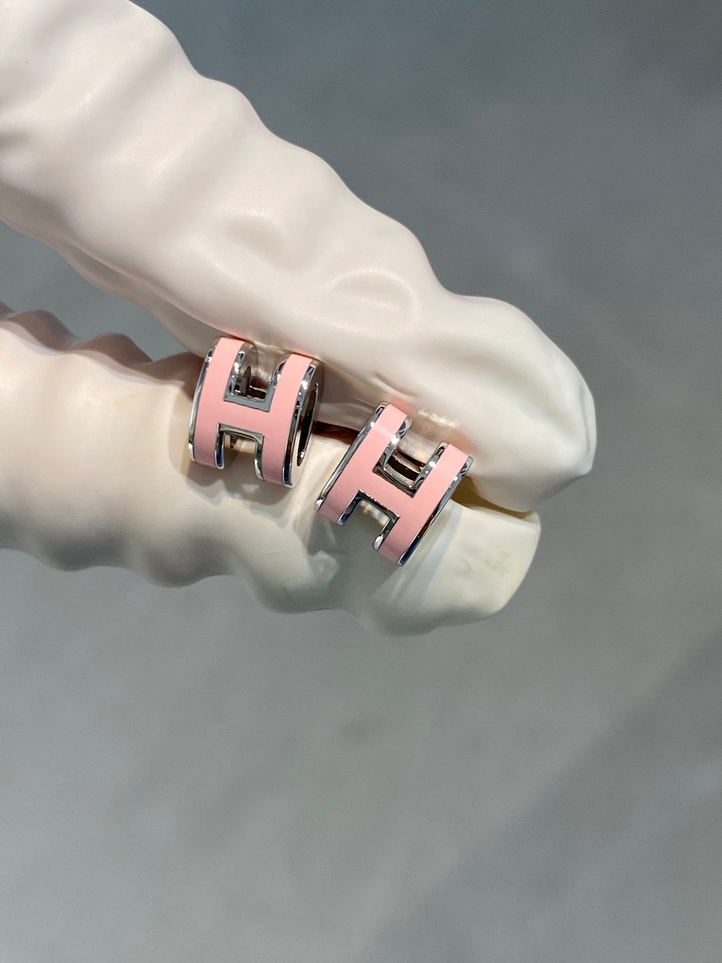 [Luxe Jewelry]MINI POP H SILVER EARRINGS PINK