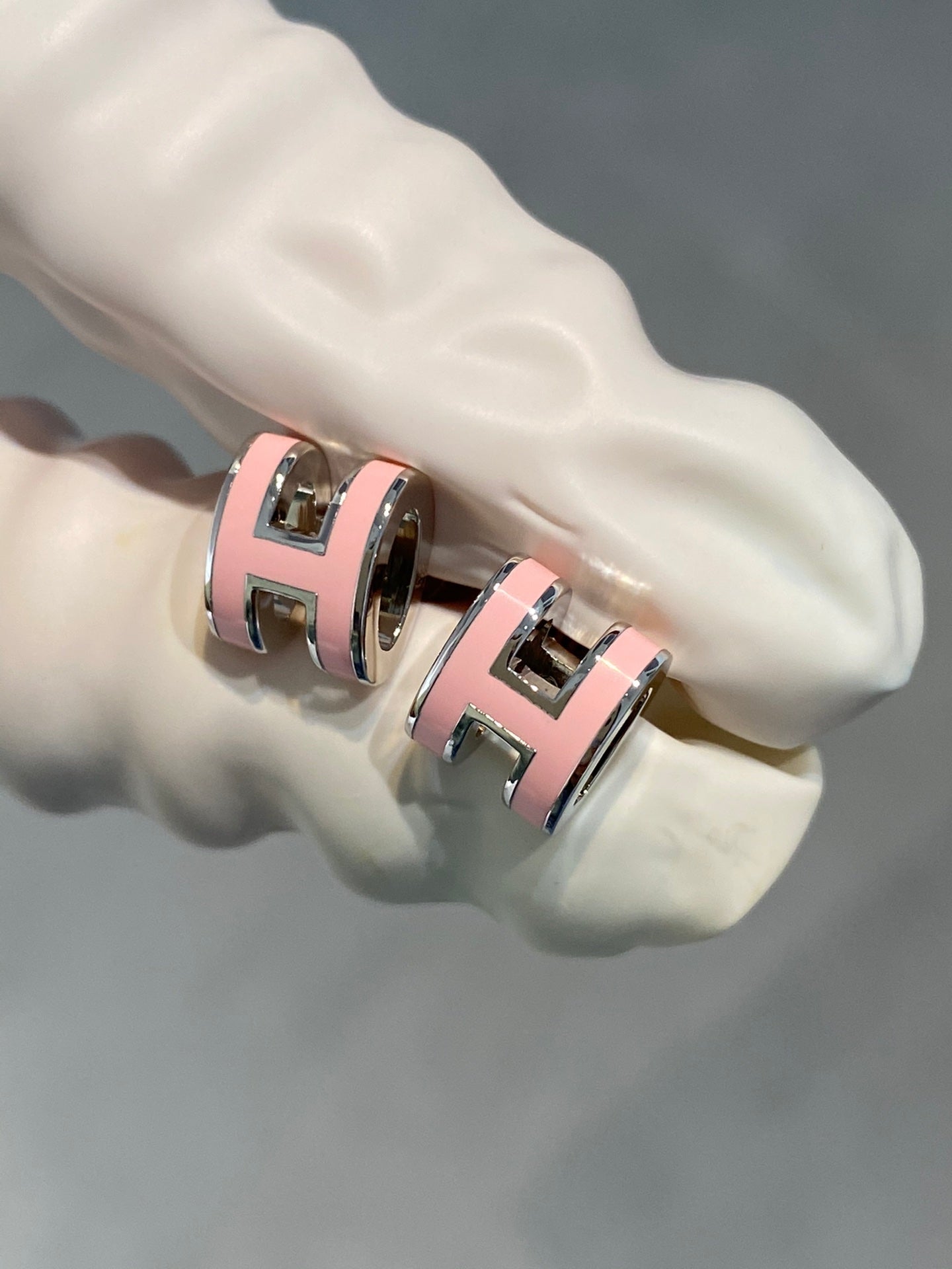 [Luxe Jewelry]MINI POP H SILVER EARRINGS PINK