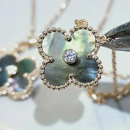 [Luxe Jewelry]CLOVER 15MM DIAMOND AND MOTHER-OF-GREY NECKLACE