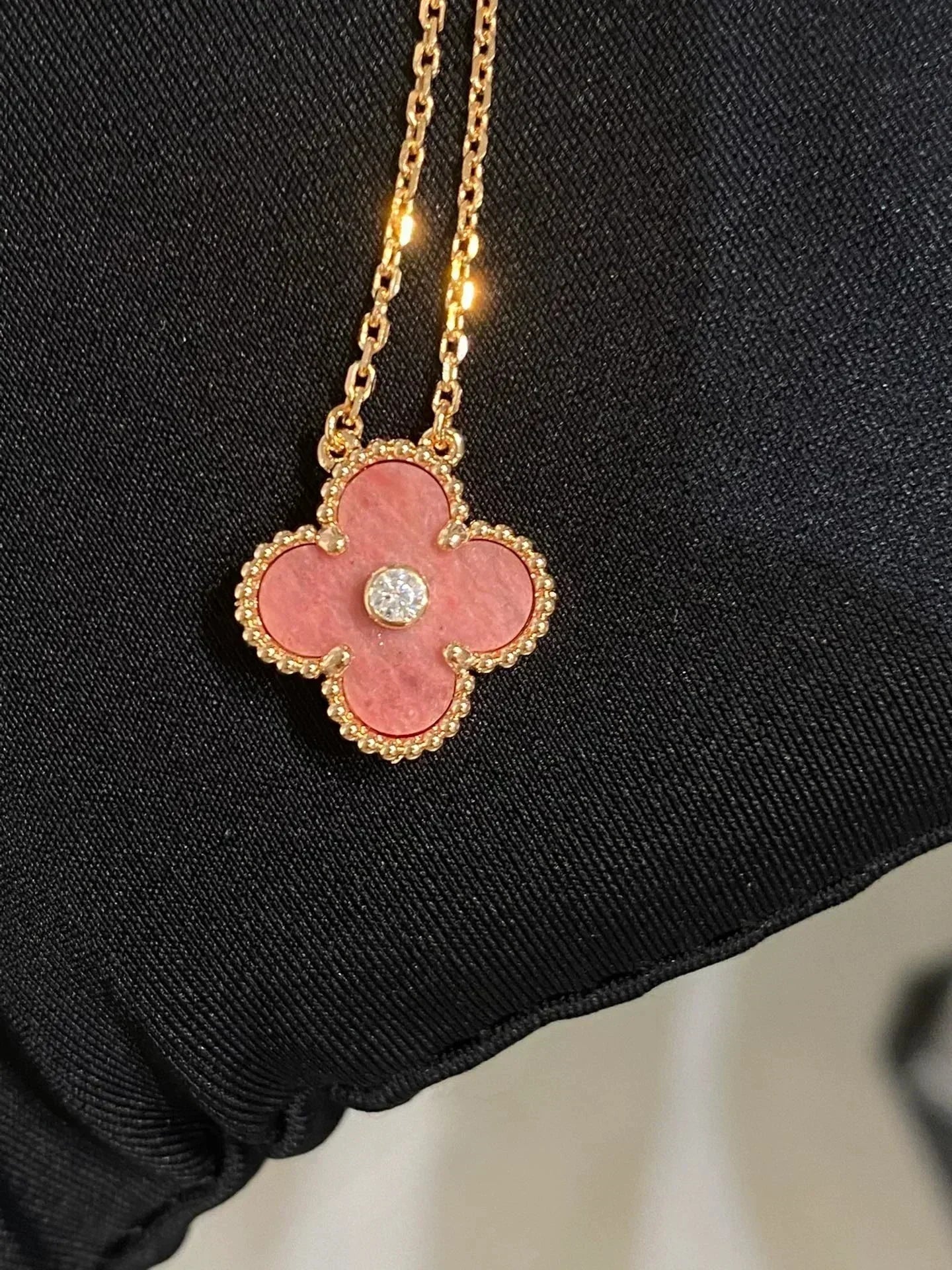 [Luxe Jewelry]CLOVER 15MM DIAMOND RHODONITE NECKLACE