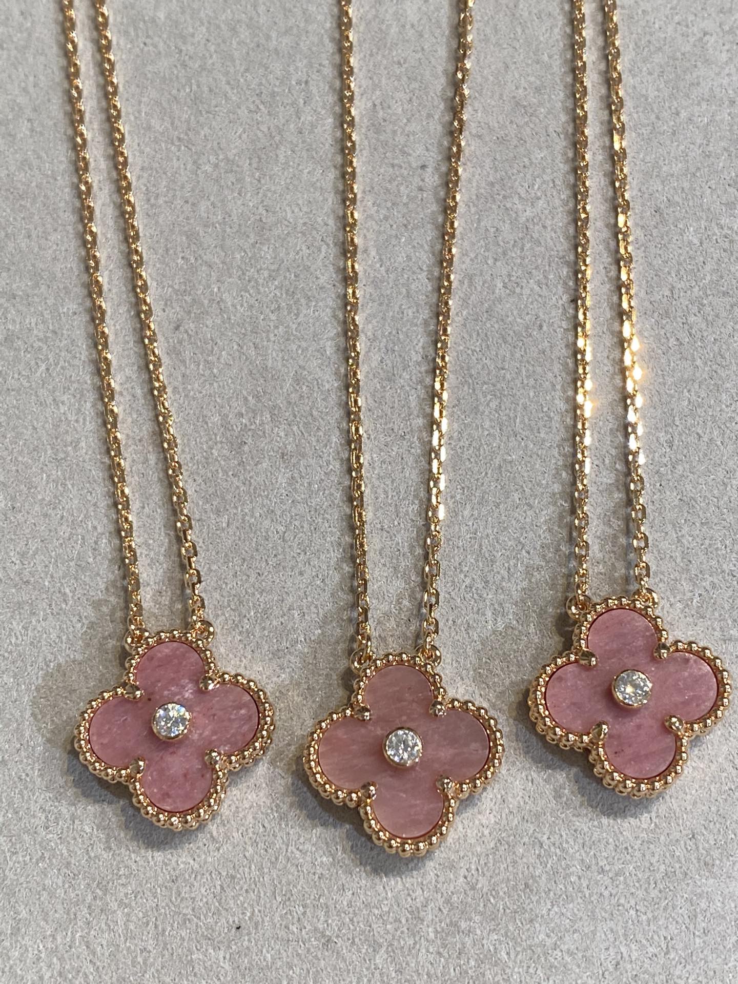 [Luxe Jewelry]CLOVER 15MM DIAMOND RHODONITE NECKLACE