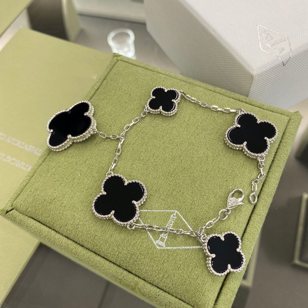 [Luxe Jewelry]CLOVER 5 MOTIFS SIVLER ONYX BRACELET