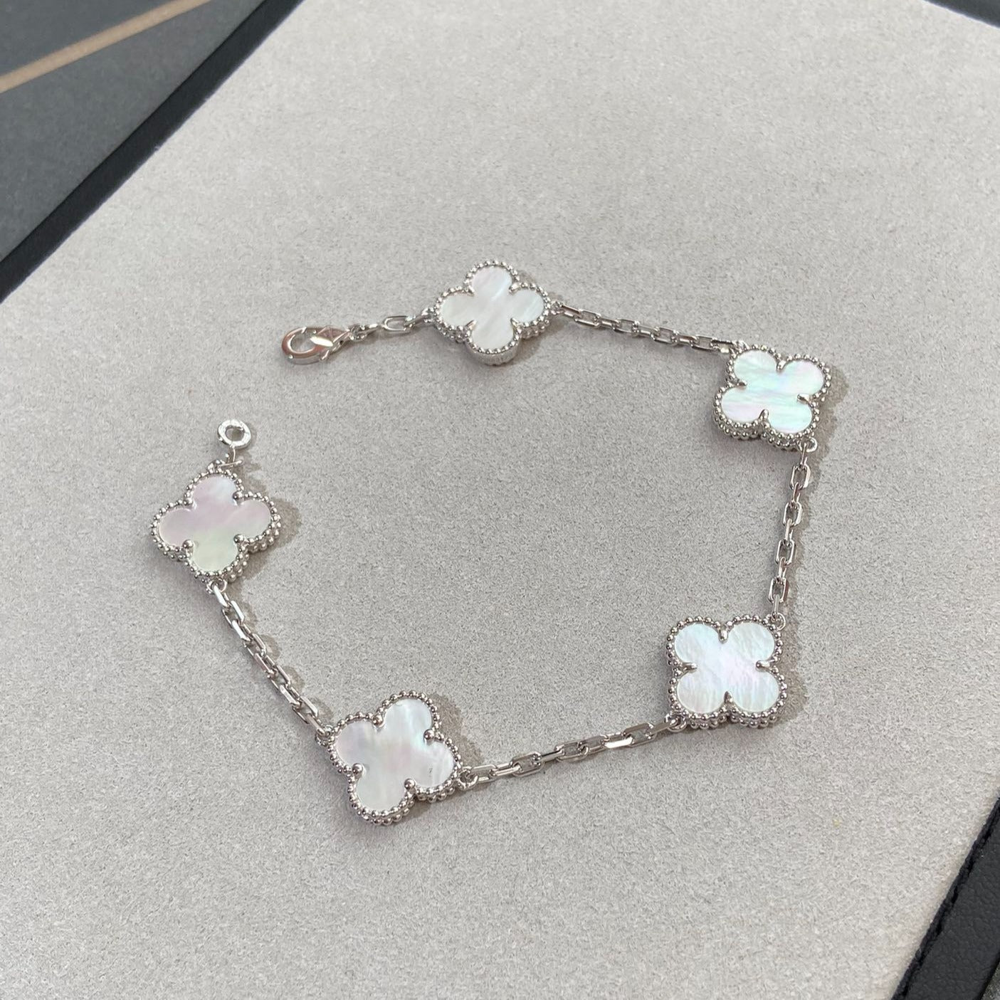 [Luxe Jewelry]CLOVER SILVER MOP 5 MOTIF BRACELET