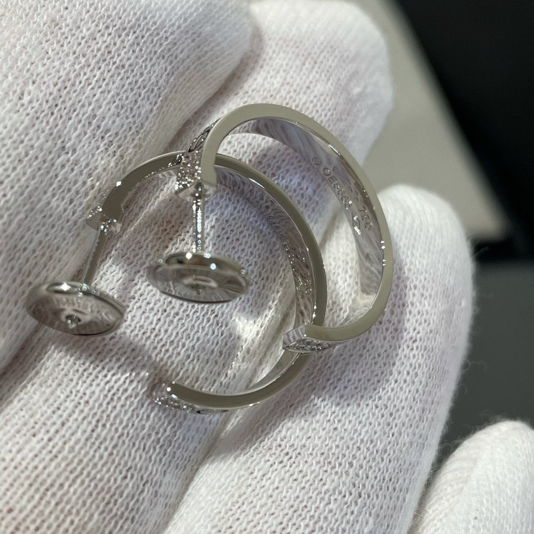 [Luxe Jewelry]LOVE DIAMOND SILVER HOOP EARRINGS