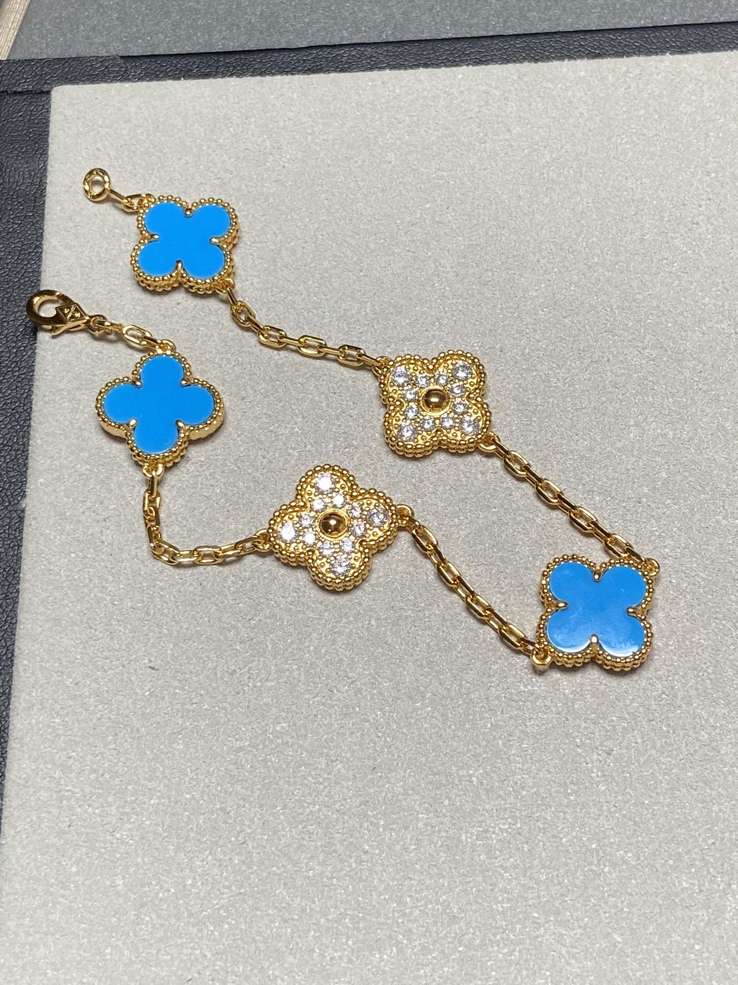 [Luxe Jewelry]CLOVER 5 MOTIF BLUE CHALCEDONY DIAMOND GOLD BRACELET