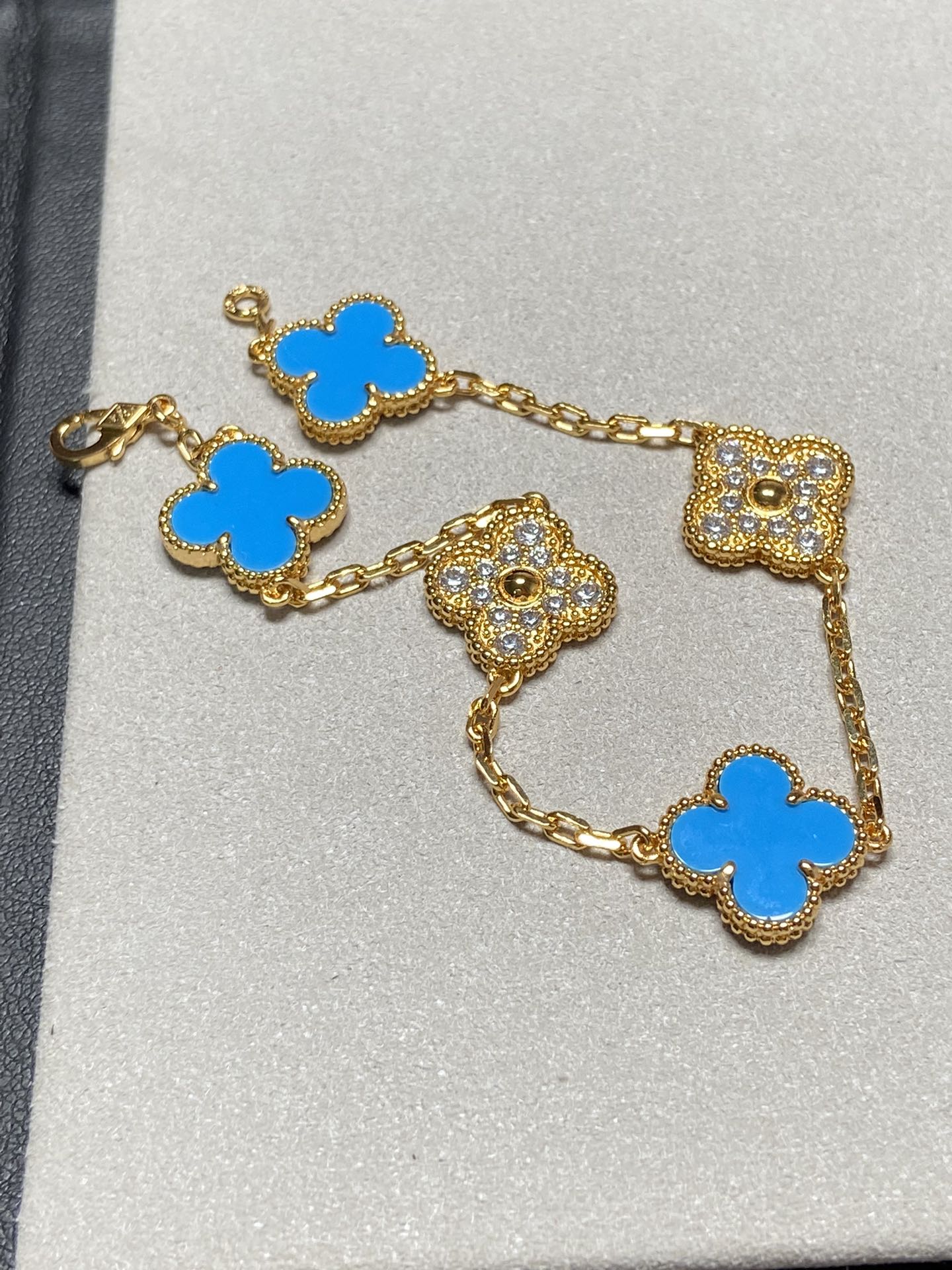[Luxe Jewelry]CLOVER 5 MOTIF BLUE CHALCEDONY DIAMOND GOLD BRACELET