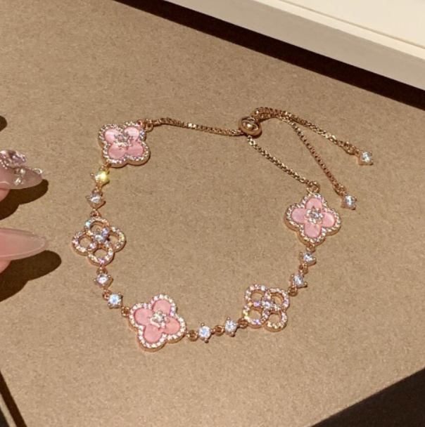[Luxe Jewelry]CLOVER 5 MOTIF PINK BLUE RED WHITE BRACELET