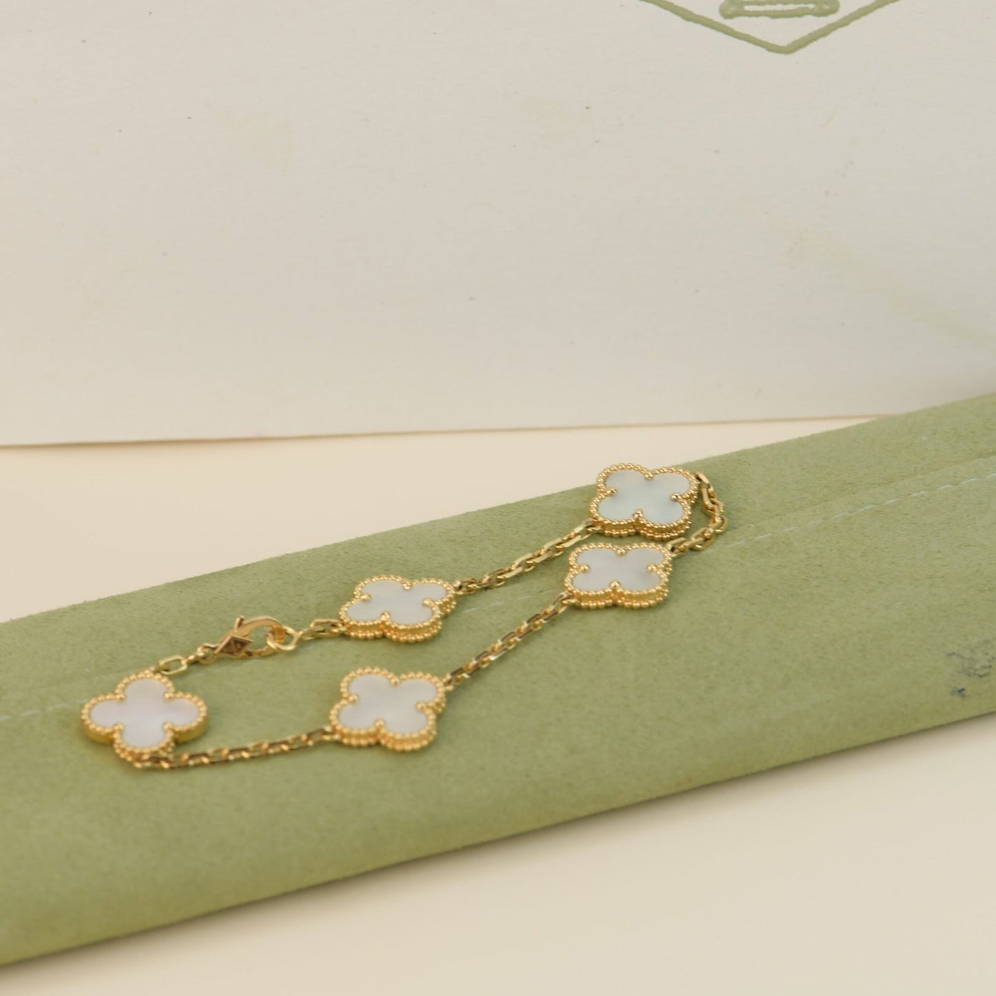 [Luxe Jewelry]CLOVER  5 MOTIF WHITE MOP BRACELET