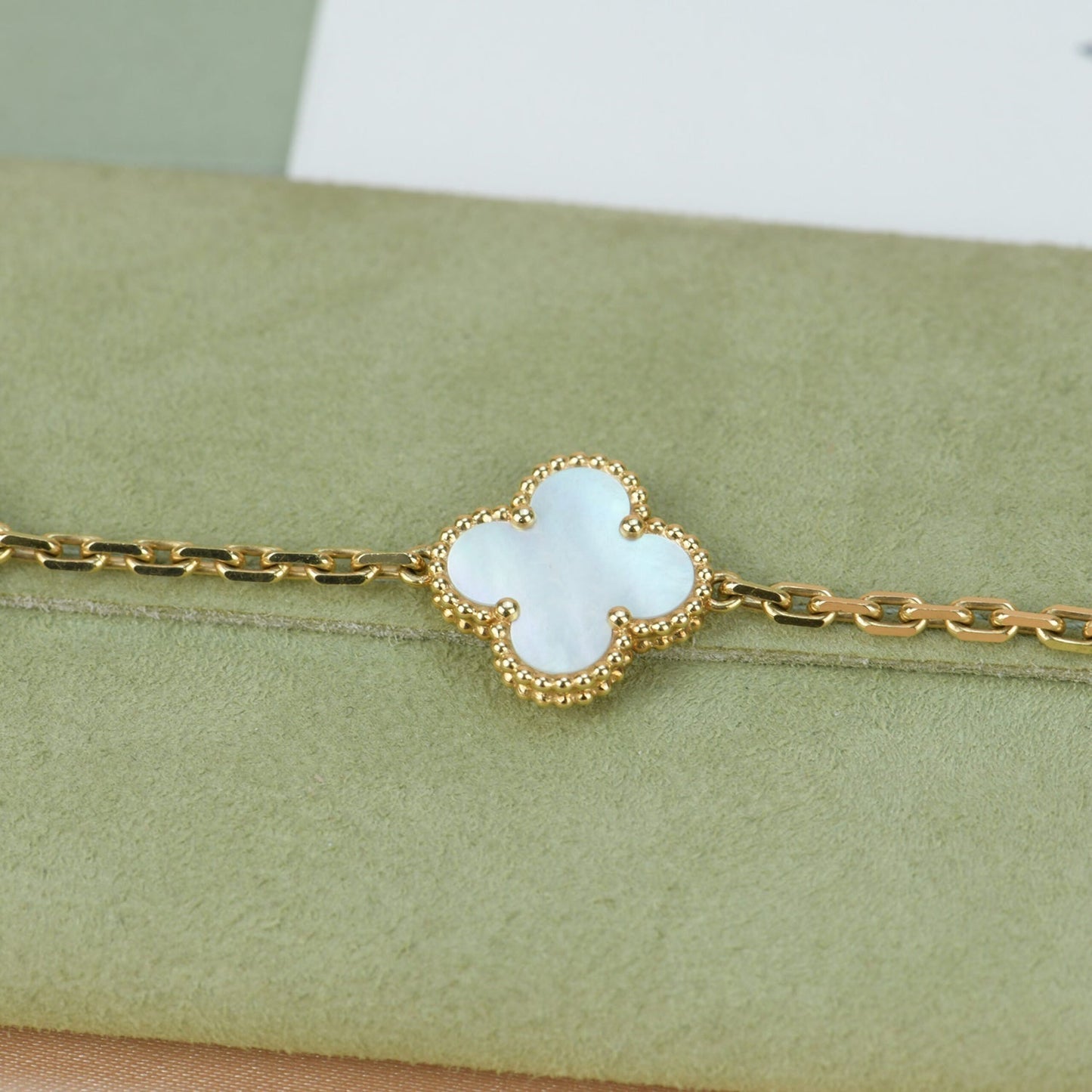 [Luxe Jewelry]CLOVER  5 MOTIF WHITE MOP BRACELET