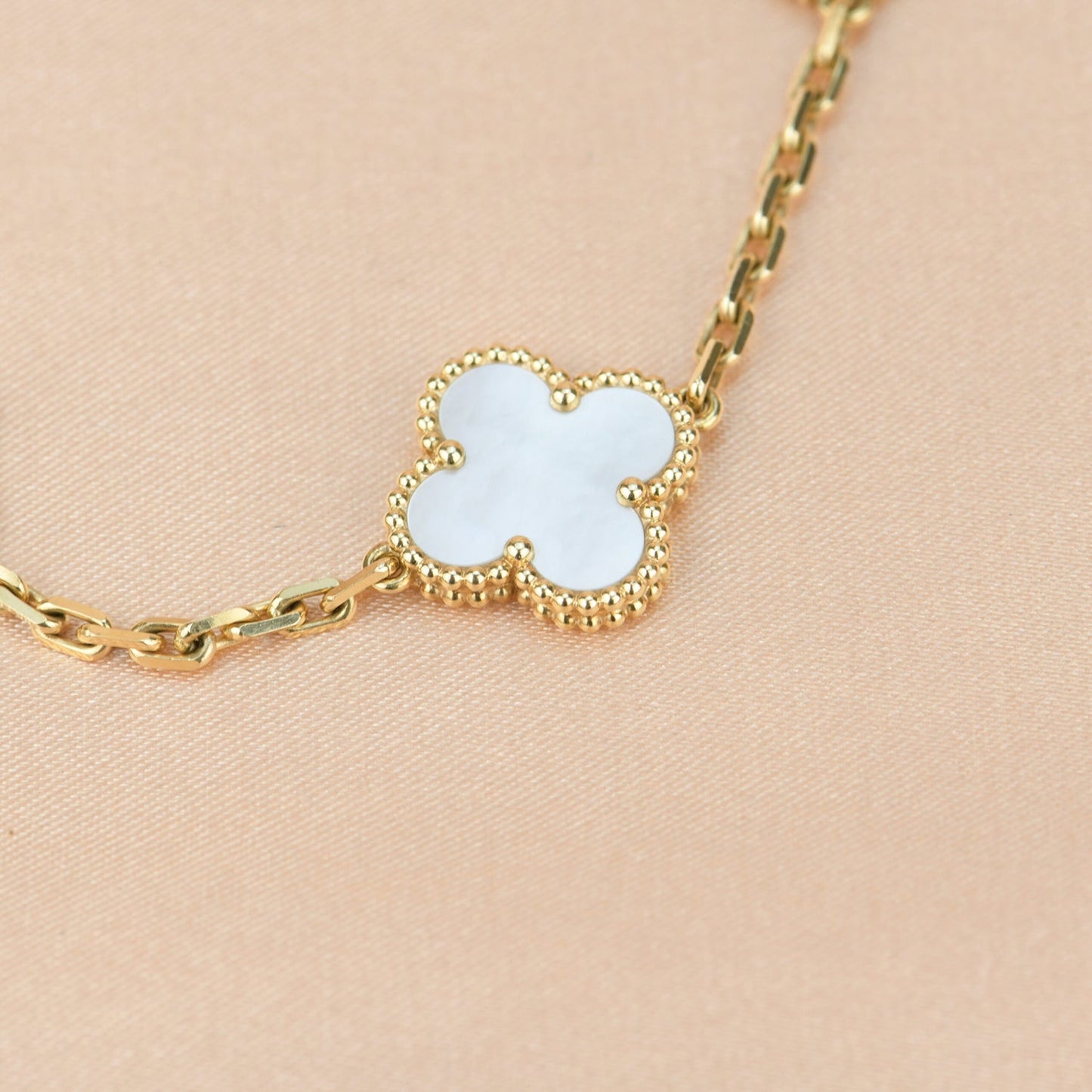 [Luxe Jewelry]CLOVER  5 MOTIF WHITE MOP BRACELET