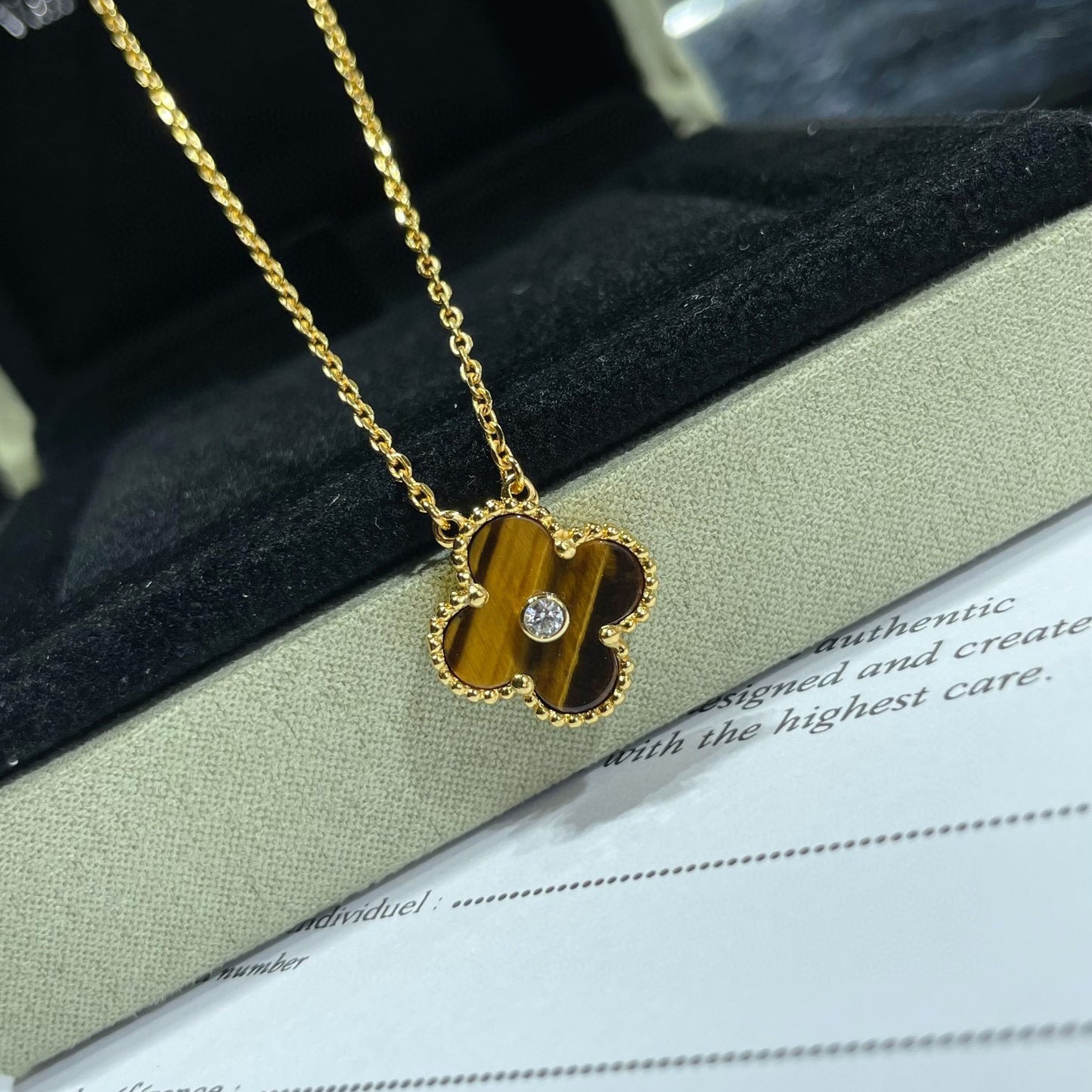 [Luxe Jewelry]CLOVER 15MM DIAMOND AND YELLOW TIGER'S EYE AGATE necklace