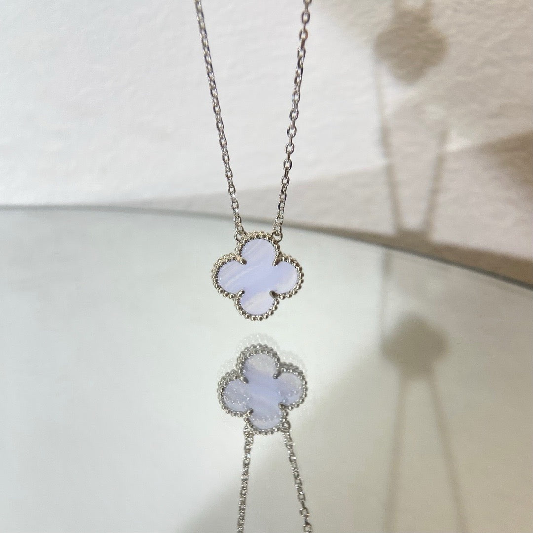 [Luxe Jewelry]CLOVER 15MM BLUE CHALCEDONY NECKLACE SILVER