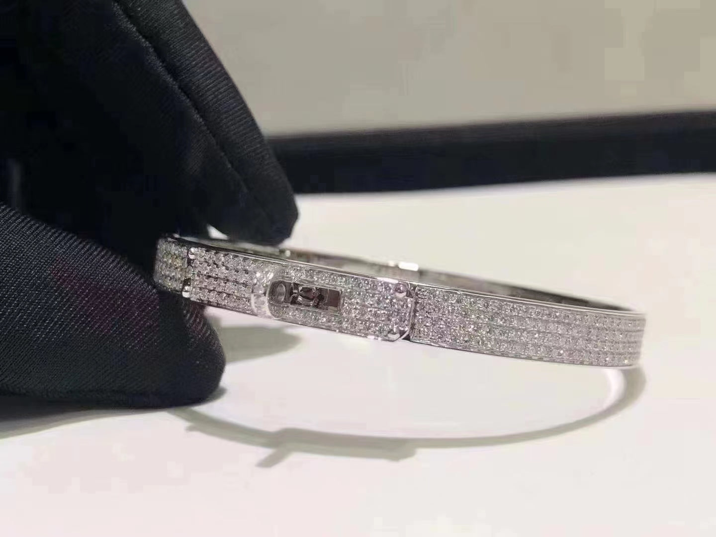 [Luxe Jewelry]HM KELLY BRACELET IN SILVER AND FULL PAVE DIAMOND