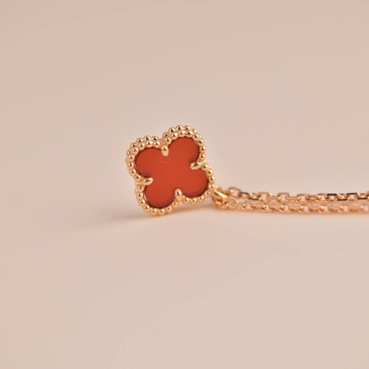 [Luxe Jewelry]CLOVER MINI 9.5MM WHITE CARNELIANS NECKLACE