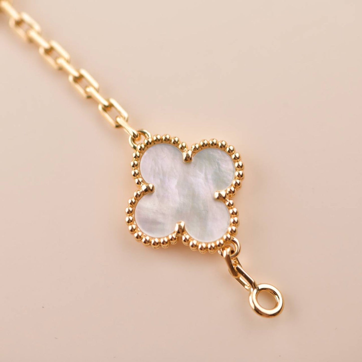 [Luxe Jewelry]CLOVER  5 MOTIF WHITE MOP BRACELET